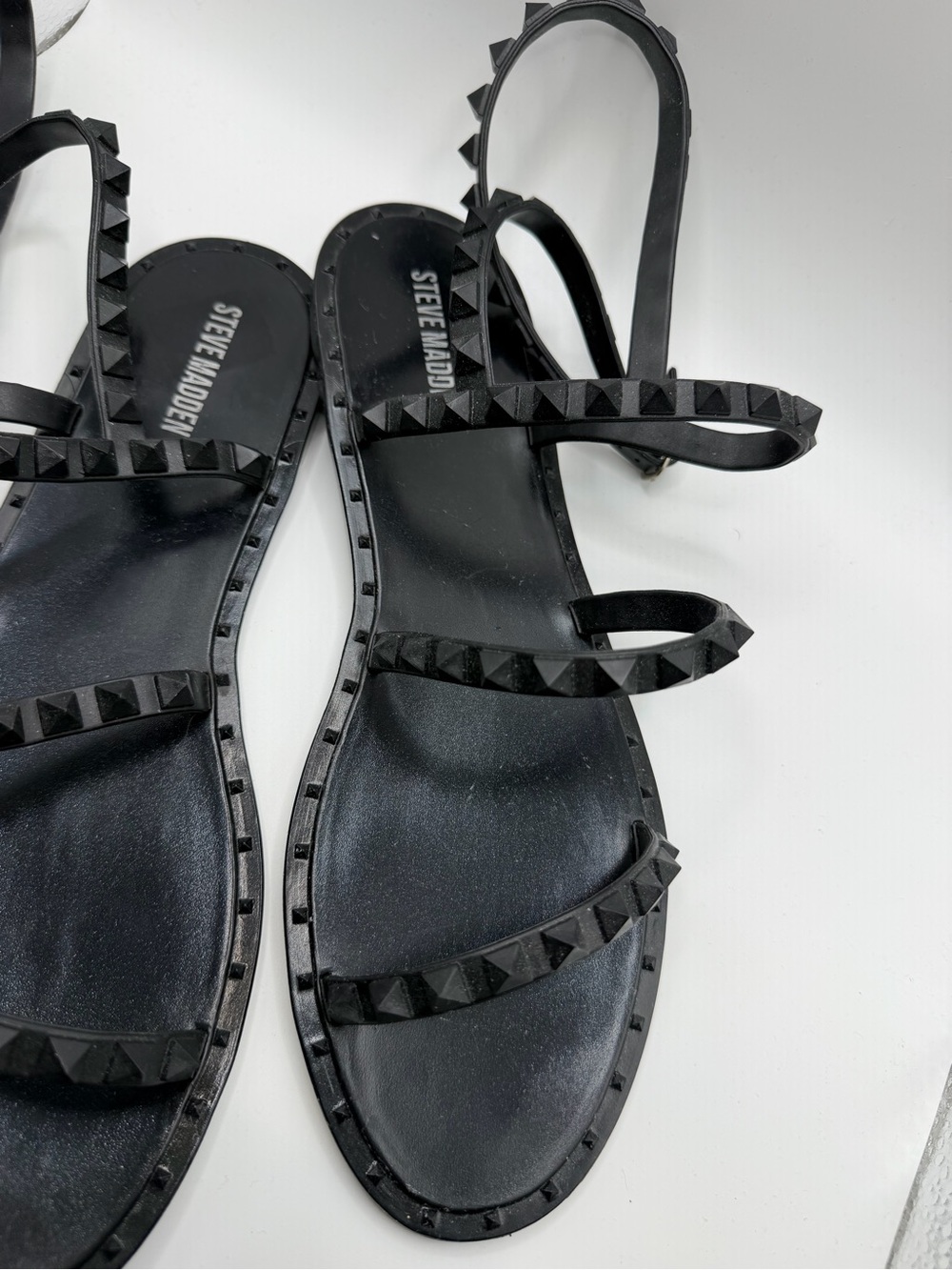 Like New Steve Madden Black Studded Strappy Flat Gladiator Sandals Size 10 - Picture 5 of 9